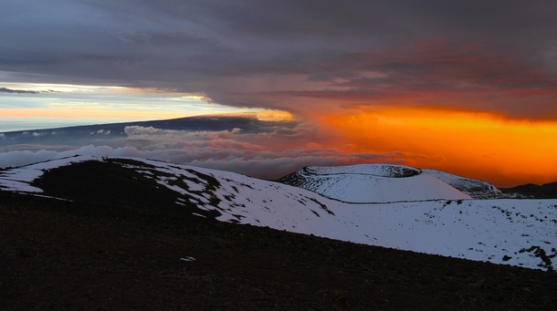 Sunset from Mauna Kea on the Big Island of Hawaii   X 