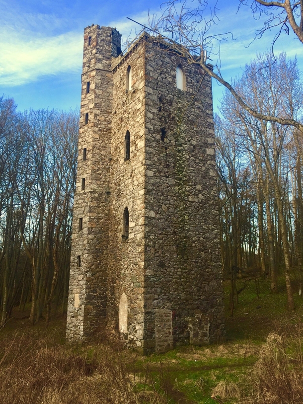 thC folly Perthshire Scotland Four-storey Binnhill Tower was built in  by Francis Gray th Lord Gray of Kinfauns Castle to serve as both an observatory and talking point in the lavish landscaped policies of his estate