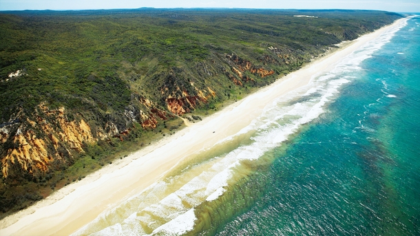 The largest sand island in the world - Fraser Island Australia 