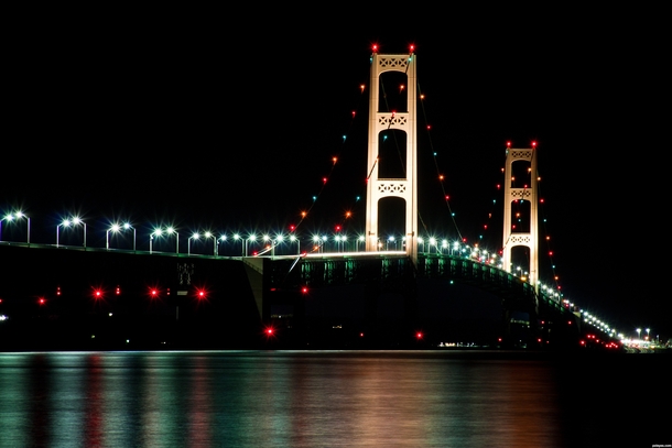 The Mackinac Bridge at night 