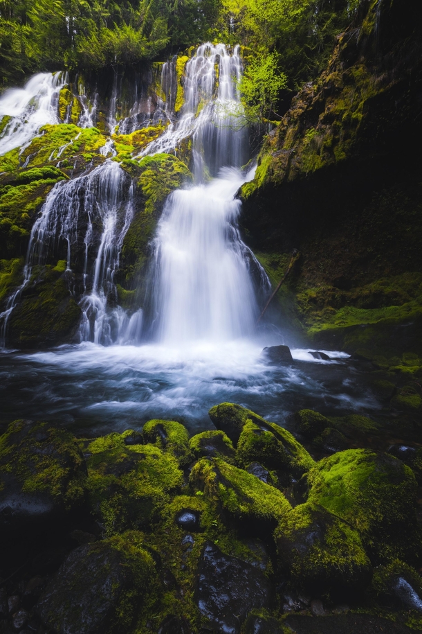 The ridiculously beautiful Panther Creek Falls in Washington 