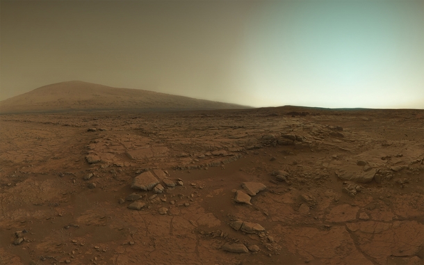 The surface of Mars as seen by the Curiosity Rover 