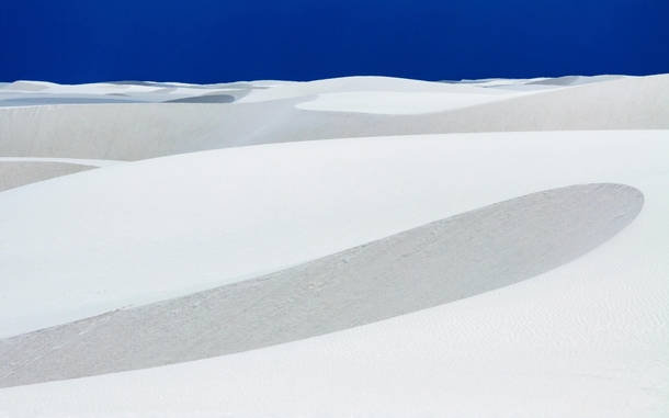 The surreal landscape of White Sands National Monument in New Mexico 