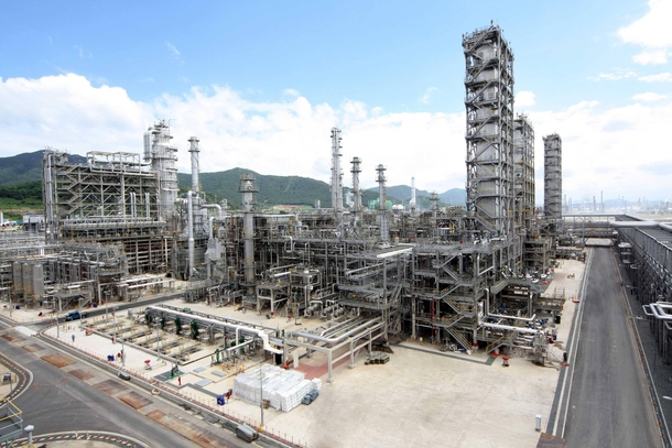 The worlds th largest oil refinery at GS Caltexs facility in Yeosu South Korea 