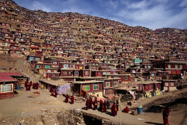 Tibetan Nun Colony Photo by Wu Jianjiang 