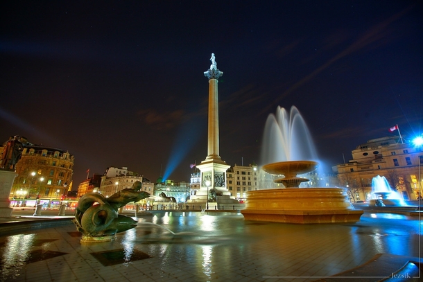 Trafalgar Square at night 