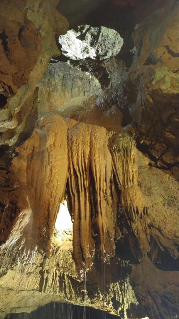 Tuckaleechee Caverns Townsend TN underground waterfall 