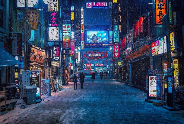 Unusually empty Tokyo during snowfall