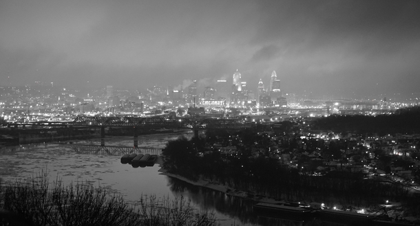 View of Cincinnati OH from MtEcho Park 