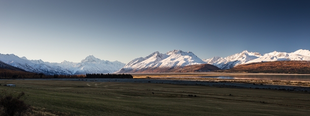 View on the drive to the highest New Zealand Peak - Mount Cook 