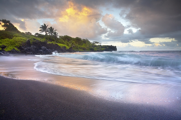 Waianapanapa Sands - Waianapanapa Park Maui Hawaii - Patrick Smith 