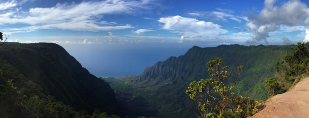 Where does the sea meet the sky - Flawless panorama of Kalaulau Valley overlook on Kauai Hawaii 