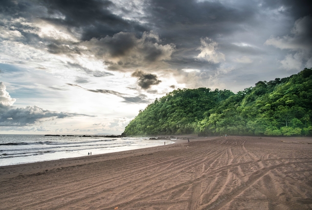 Where the forrest meets the ocean - beautiful sunset scenes on the pacific coast in Playa Jaco Costa Rica x 