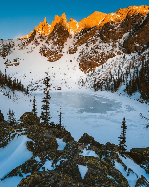 Winter finally settling in inside Rocky Mountain National Park Estes Park Colorado OC x