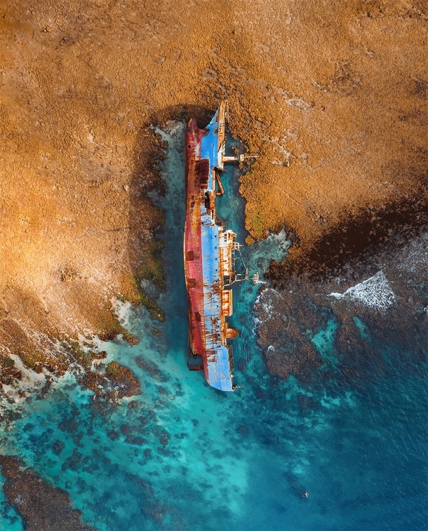 Wreck of an illegal fishing vessel on the Spanish coats Photo by jordisark 