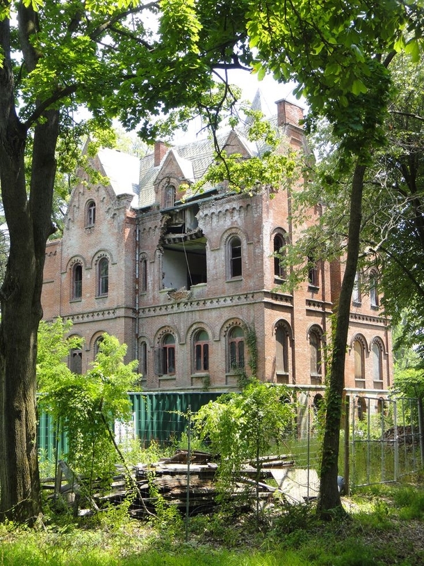 Wyndcliffe abandoned mansion in Rhinebeck New York 