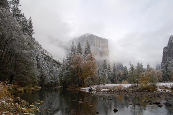 Yosemite in November after first snow dusting 