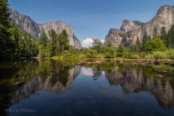 Yosemites El Capitan and the Cathedral Rocks in California USA 