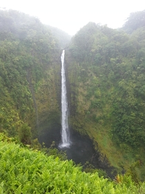 A waterfall in Hawaii - x