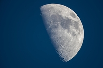  waxing gibbous Moon during daylight 