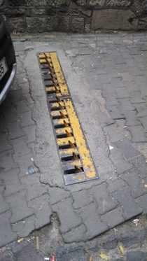  Well thats an interesting way of enforcing adherence to one-way traffic Istanbul