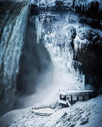 A frigid Niagara Falls 