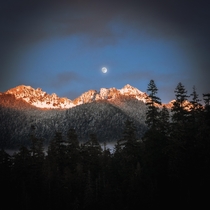 A full moon and a sunset in Rainier National Park 