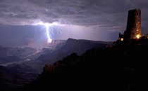 A lightning bolt crashes against the Grand Canyons South Rim 