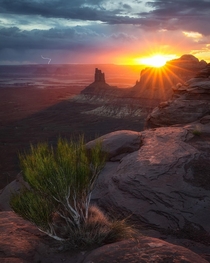 A mind blowing sunset in the Canyonlands of Utah 
