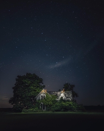 A picture of an abandoned home