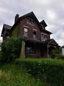 A rather creepy looking abandoned house in Pennsylvania