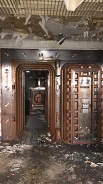 Abandon bank vault