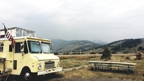 Abandon eatery on wheels in the middle of nowhere