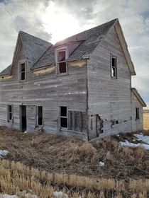 Abandon farm house found in a field in rural manitoba