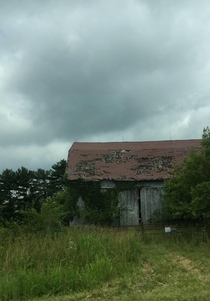 Abandoned barn in Spring Valley OH 