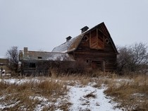 Abandoned barn in the snow 