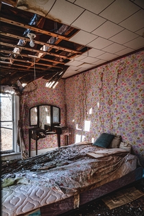 Abandoned boarding house in upstate NY pt 