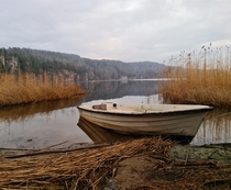 Abandoned boat by the lake
