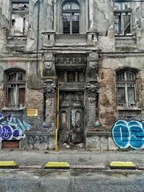 Abandoned building in the city center 