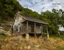 Abandoned cabin along the Mississippi in southern Illinois x 