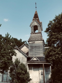 abandoned church in Bartlett TX