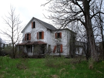 Abandoned farmhouse in Goshen NY Where two victims bodies of serial killer Nathaniel White were found in  Photo by Tim Murray 