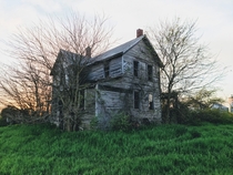 Abandoned farmhouse in Oak Harbor OH