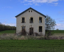 Abandoned Farmhouse in the Rural Midwest 