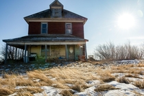 Abandoned home found on the middles of the prairies OC