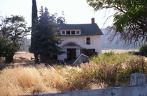 Abandoned home in the middle of nowhere highway  southern Oregon 