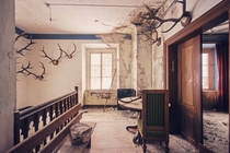Abandoned house  by Leon Beu