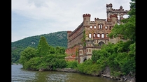 Abandoned Island with abandoned castle about  miles north of NY NY on the Hudson link in comments