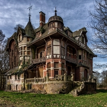 Abandoned mansion in Belgium Photo by Bram Zanden 