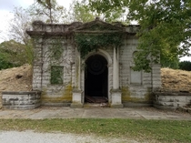 Abandoned Mausoleum at Forest Hill Calvary Cemetery in KC MO  x-post from rCemeteryPorn